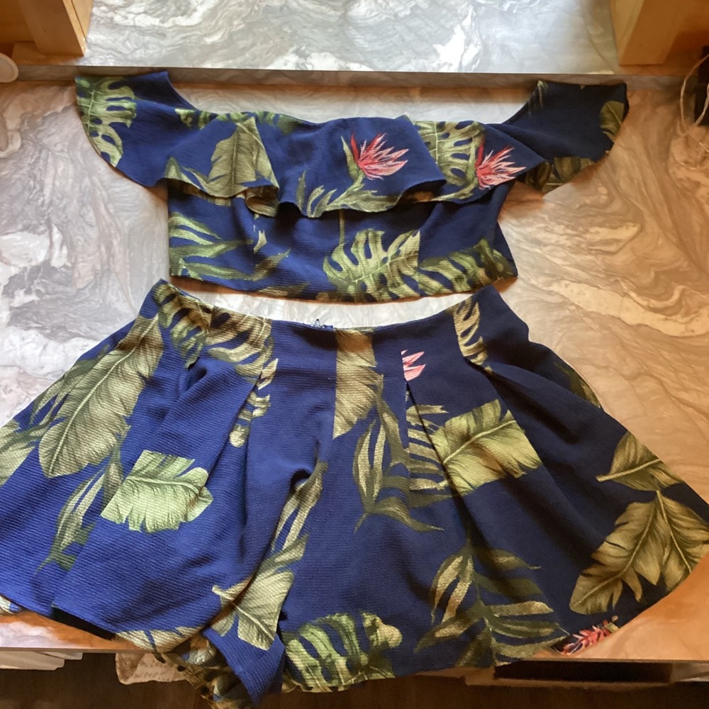 Windsor Tropical Floral 2 Piece Set Navy Blue Off Shoulder Crop Top Shorts M